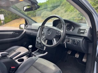 /photos/12819/992791e7-aed0-45c4-8b35-7f10a7e1d78b_i320x240.jpg